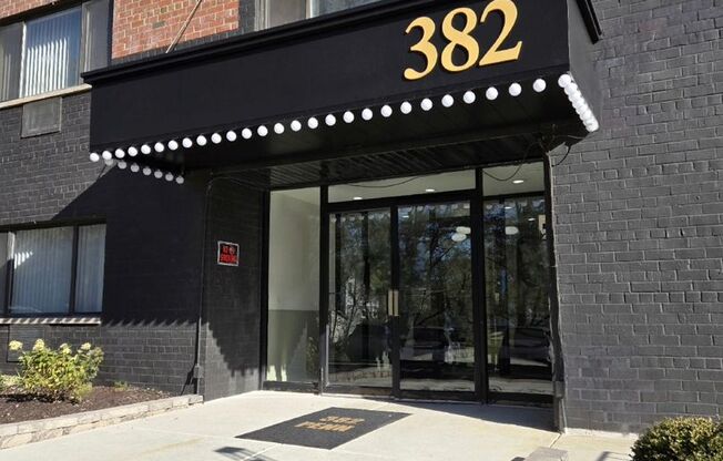 1 bed, 1 bath, 528 sqft, $1,695, Unit #81