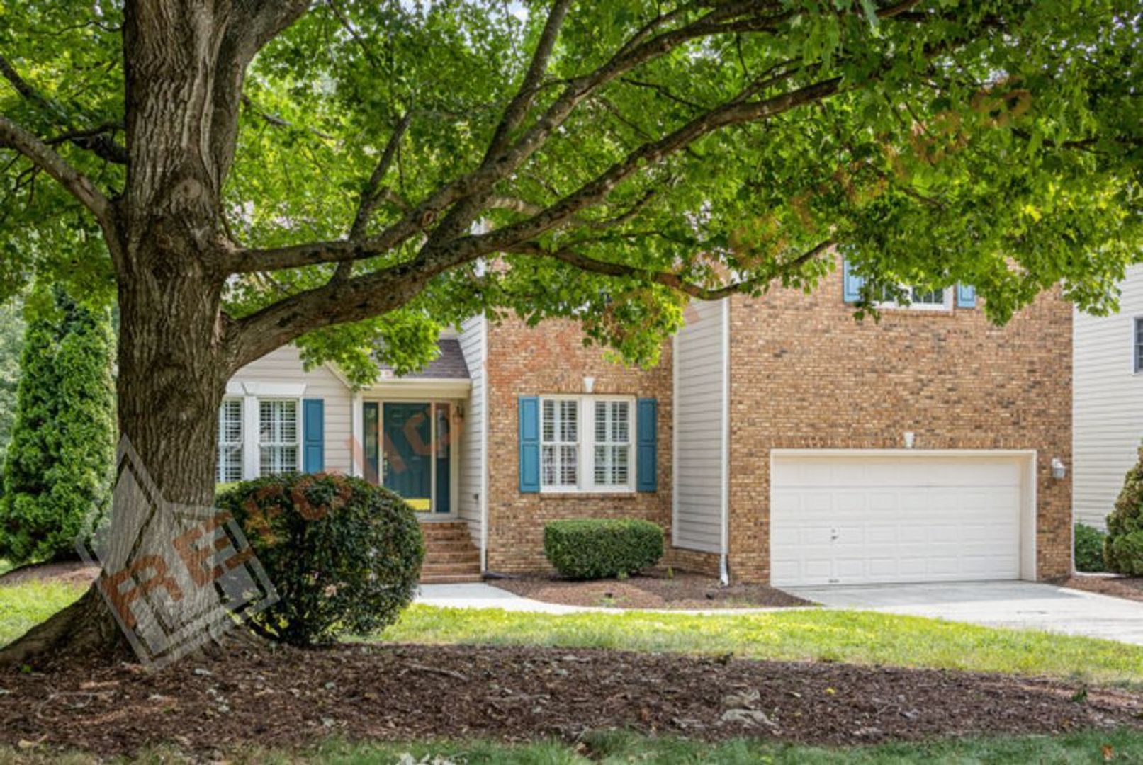 Lovely 4-Bedroom House w/1st FL Primary Suite and Office Located in Preston Oaks, Cary! Available Aug 7!