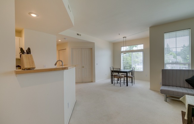 2 bedroom condo available in the heart of Issaquah!