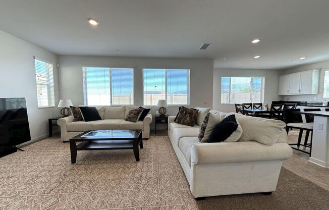 Gorgeous 4 Bedroom 3 Bath Home in Beaumont!