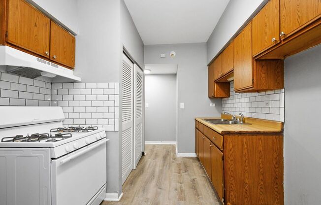 2 beds, 1 bath, 1,000 sqft, $1,695, Unit 4240 - 1W