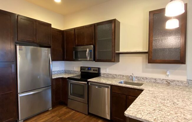 1 bed, 1 bath, 620 sqft, $1,220, Unit 725