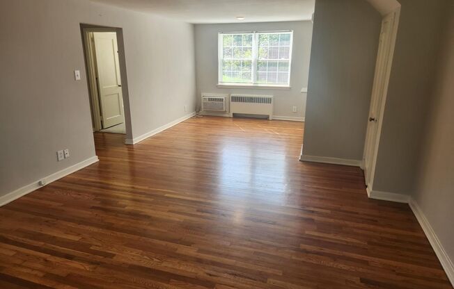 2 beds, 1 bath, 897 sqft, $2,335, Unit A-03