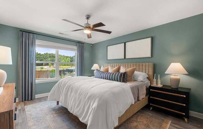 Gorgeous Bedroom at South Pine, Union City, GA 30291