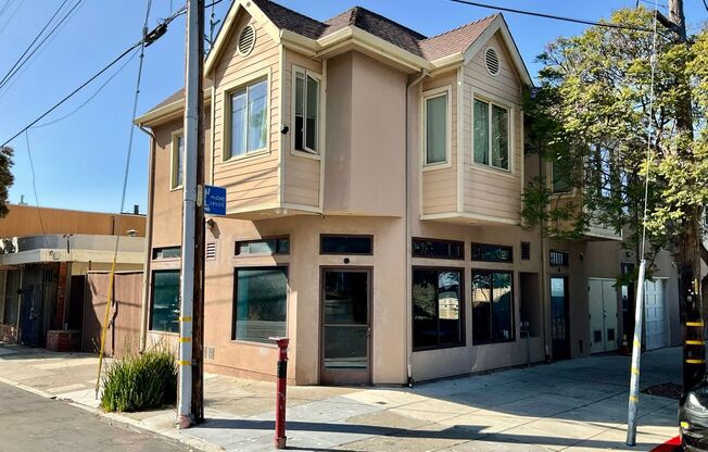 Updated TOP FLOOR 2BR/2BA FLAT! IN-UNIT LAUNDRY! DISHWASHER!