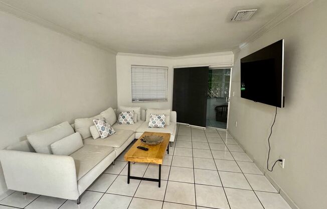 1601 NE 185th St Apt 202