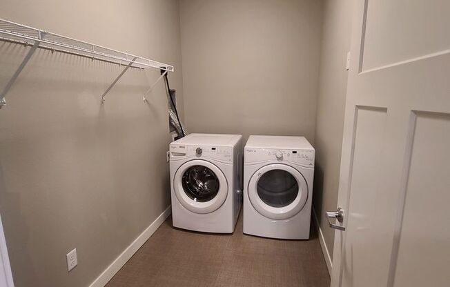 2 beds, 2 baths, $1,550, Unit 216