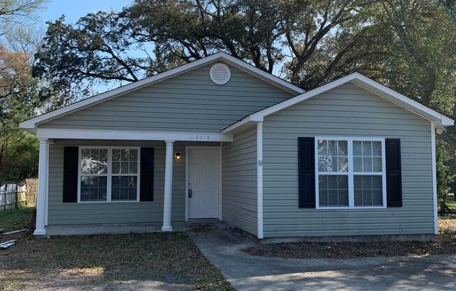 3 Bedroom 2 Bath Renovated House Available Now on Park Avenue