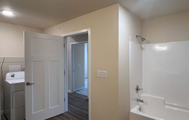 2 beds, 1 bath, 1,040 sqft, $1,485, Unit AT 709-36