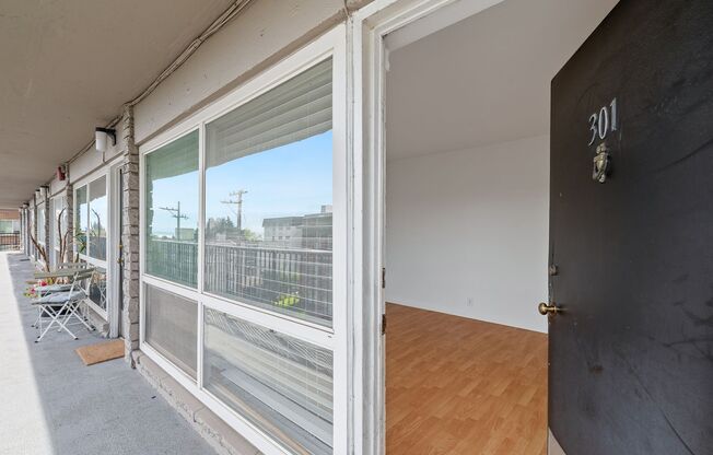 Studio, 1 bath, 355 sqft, $1,275, Unit 301