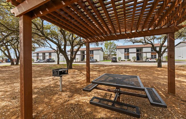 2 beds, 1 bath, $1,275, Unit 132