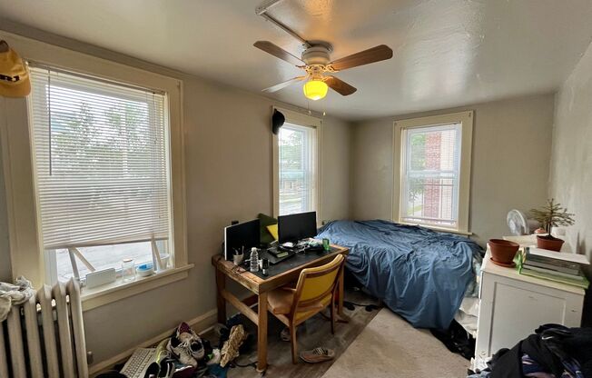 2 beds, 1.5 baths, $1,095, Unit 12