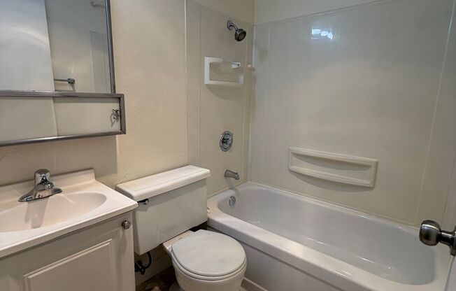 Studio, 1 bath, 400 sqft, $1,195, Unit 206