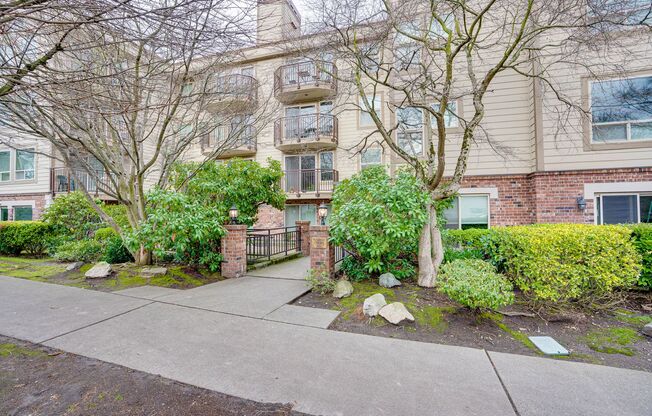 Gorgeous 2bd/2bth Lower Queen Anne Condo, $2,850/mo.