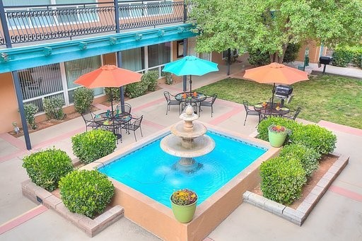 2 beds, 1 bath, 810 sqft, $1,105, Unit 20-C