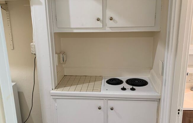 Studio, 1 bath, 384 sqft, $845, Unit B-6