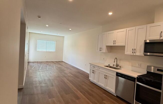 USC Village Properties LLC - The Hamilton