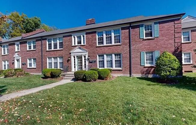 Avenue Willows 2 bed-1 bath with W/D included!