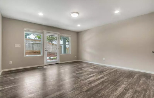 Gorgeous 2 Bedroom 2.5 Bathroom with a Bonus Room !