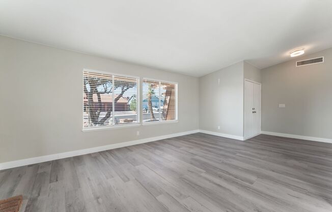 Great Single Story with Large Backyard!!