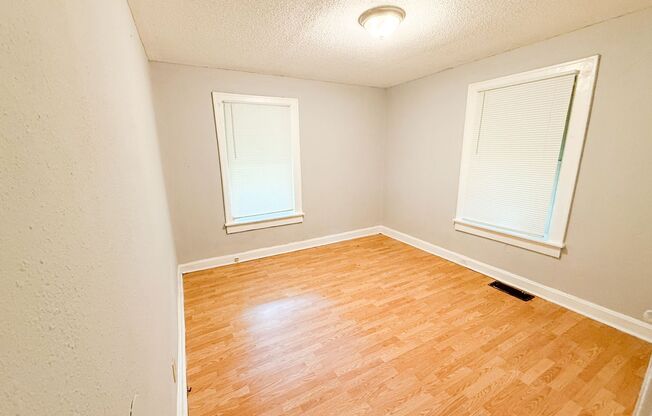 Cozy 2 bed 1 bath!