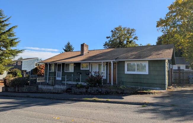 Well Maintained Duplex Unit in Bremerton, Available Now!