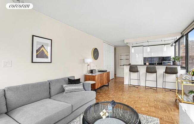 1 bed, 1 bath, 680 sqft, $4,800, Unit 10C