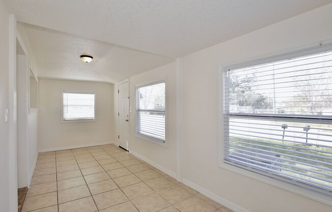 Cozy 2/1 Spacious Duplex Near East Lake Tohopekaliga - Saint Cloud!