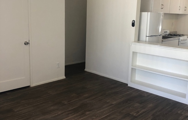 Studio, 1 bath, 380 sqft, $832, Unit 413