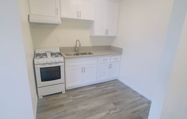 1 bed, 1 bath, $990, Unit 166