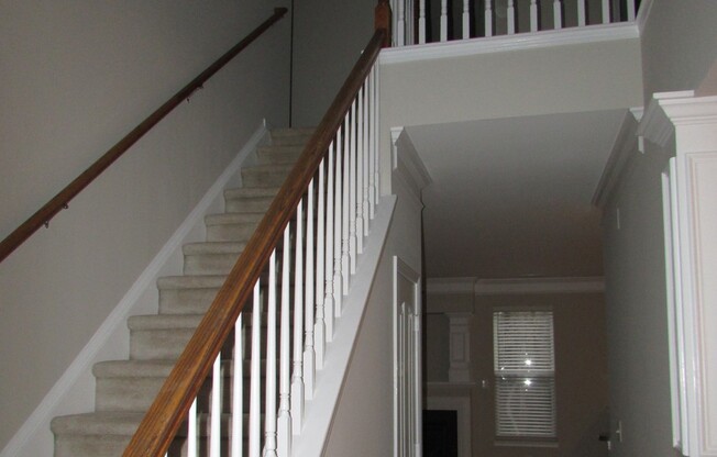 Large Home With Double Car Garage in Catawba Hills