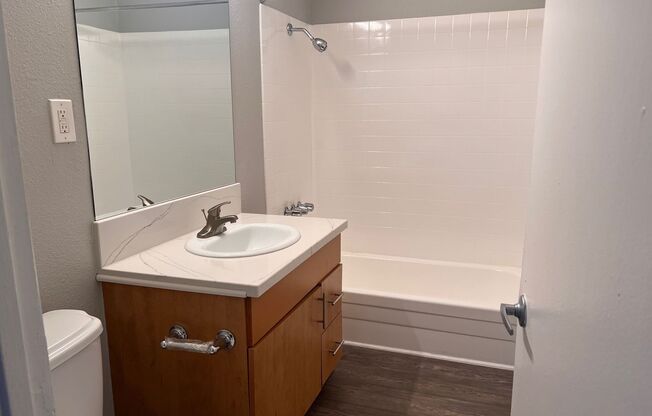 2 beds, 1 bath, 950 sqft, $2,695, Unit 1730-18