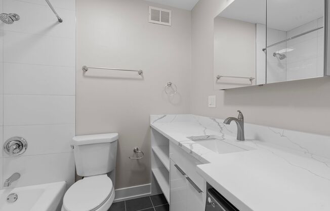 1 bed, 1.5 baths, 667 sqft, $2,400, Unit 24B