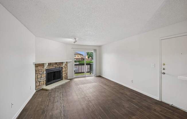 Reflections at Cherry Creek in Aurora, CO Living room