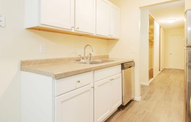 2 beds, 1 bath, 860 sqft, $1,515, Unit 844-202