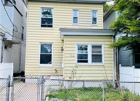 134 N 8 AVE
