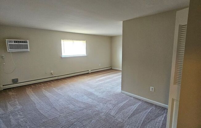 1 bed, 1 bath, 625 sqft, $1,225, Unit B11