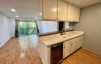 Spacious and bright Lawndale 2-Bed, 2-Bath condo