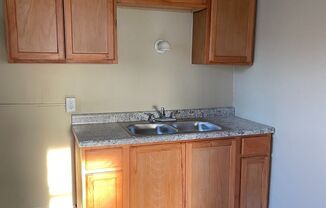 1 bed, 1 bath, 800 sqft, $775, Unit Unit #2 front house