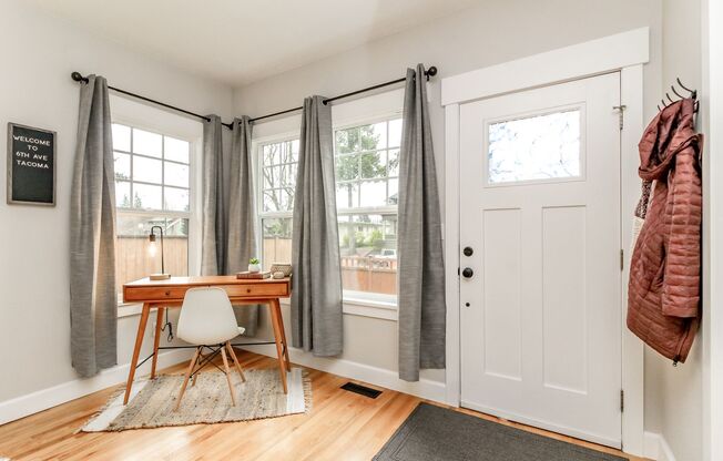 3 beds, 1.5 baths, $3,200