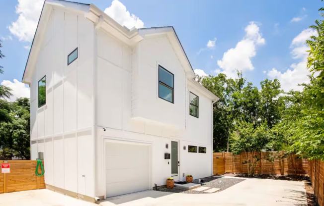 119 DUMOULIN AVE
