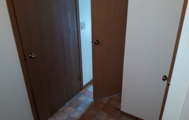 Studio, 1 bath, 370 sqft, $550, Unit 305