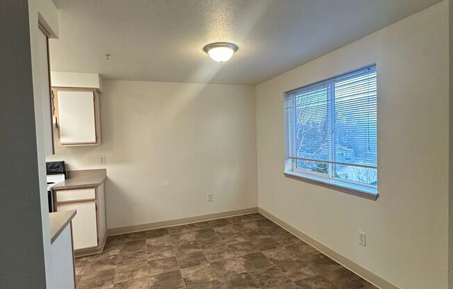 2 BEDROOM 2 BATH 8-PLEX APARTMENTS LOCATED IN KEIZER