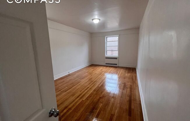 1 bed, 1 bath, $2,200, Unit 1F