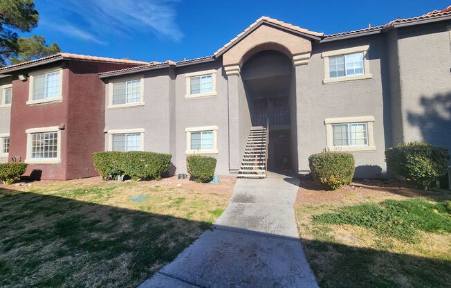 2 BED, 2 BATH CONDO!! Gated Community by The Lakes!!