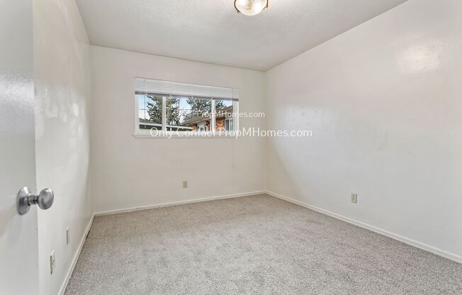 2 beds, 1 bath, $1,349, Unit 2211 NE 81st Avenue