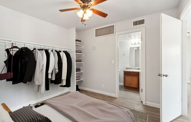 1 bed, 1 bath, 530 sqft, $949, Unit 1G