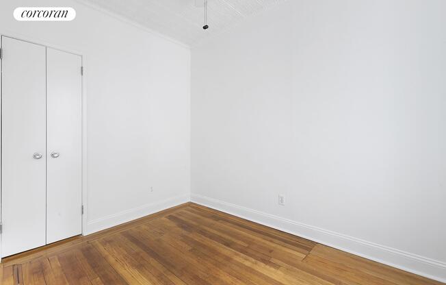 269 W 12 ST