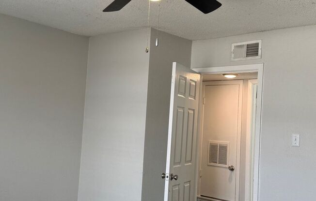 2 beds, 1 bath, 873 sqft, $1,140, Unit 03-0304