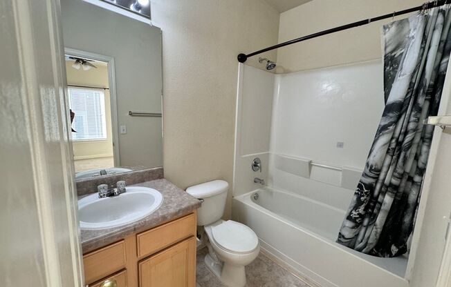 4 beds, 4 baths, $2,500, Unit # 424